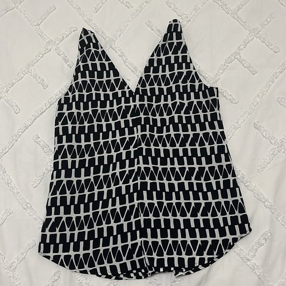 Banana Republjc Black and White Patterned Top - Picture 2 of 3